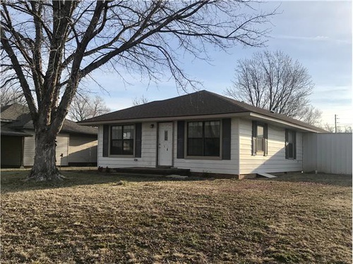 502 N LOCUST AV  