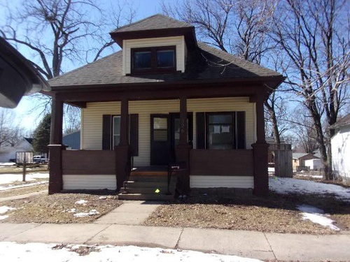 326  4TH AV SE 